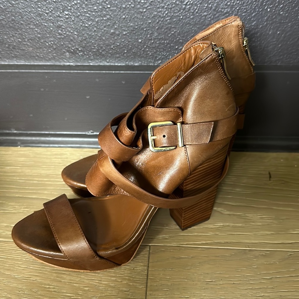 BCBG , Brown Leather Chunky Heels